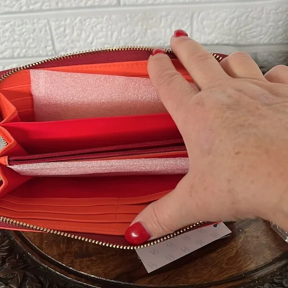 FLORENTINE LARGE ZIP AROUND WRISTLET - Picture 11 of 14